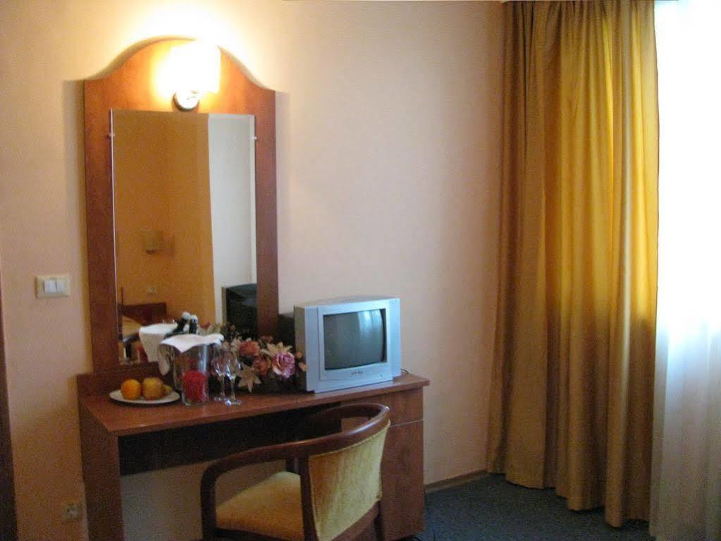 Terra Europe Brontes Hotel Targovishte  Exterior photo