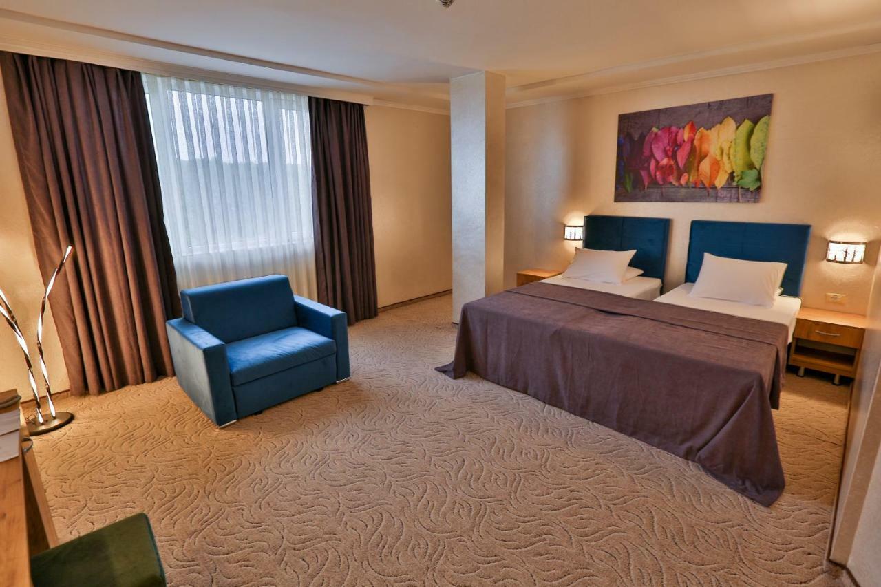 Terra Europe Brontes Hotel Targovishte  Exterior photo